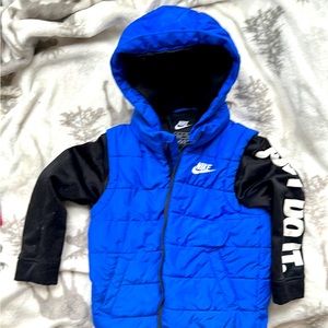 Nike jacket. Boys size XS 3-4 years